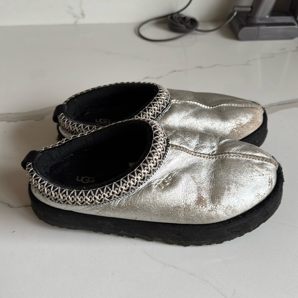 Ugg Tasman silver kids size 4
